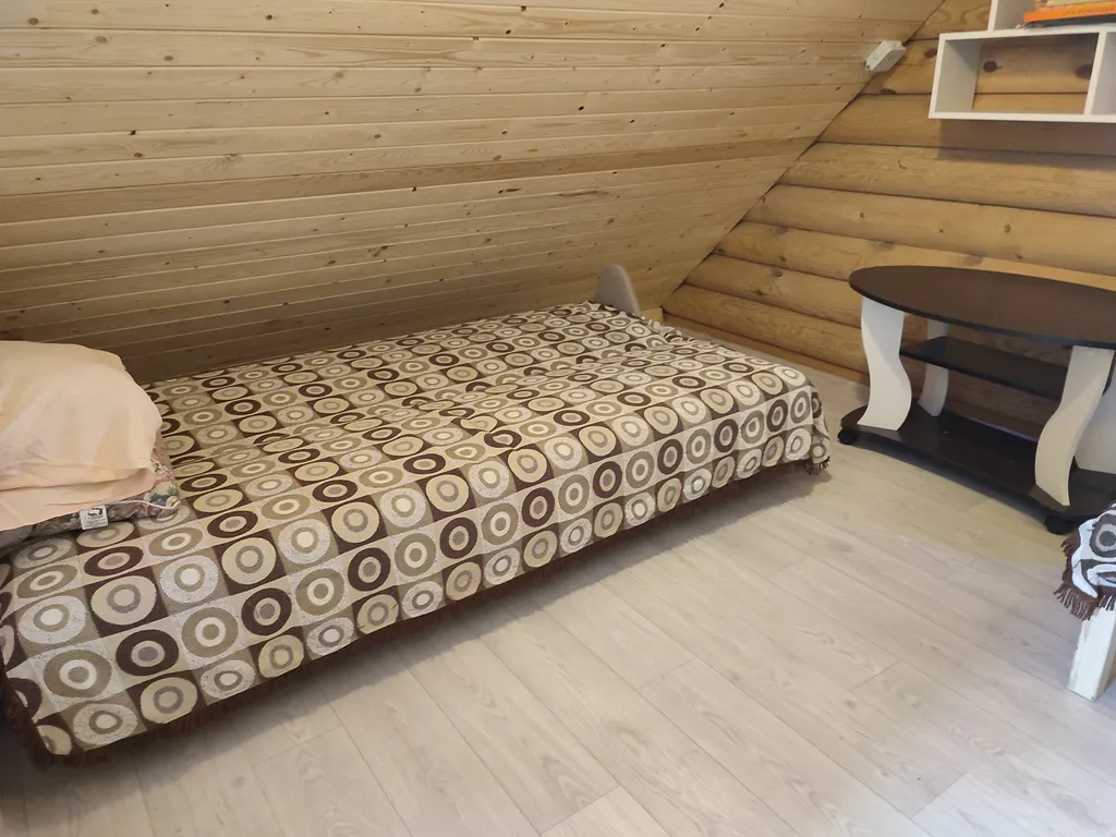 Дом с баней в лесу возле храма и озера