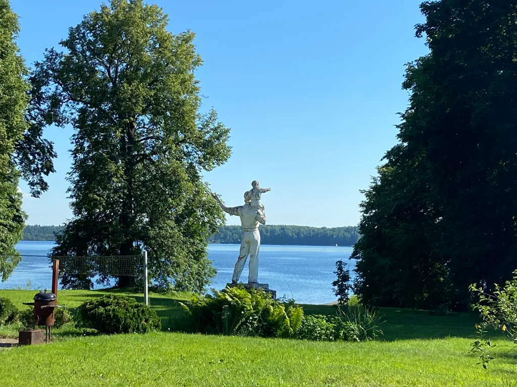 Новый дизайнерский гостевой дом на Рубском озере