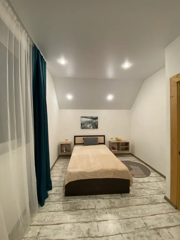 Дом у леса в минуте от города!