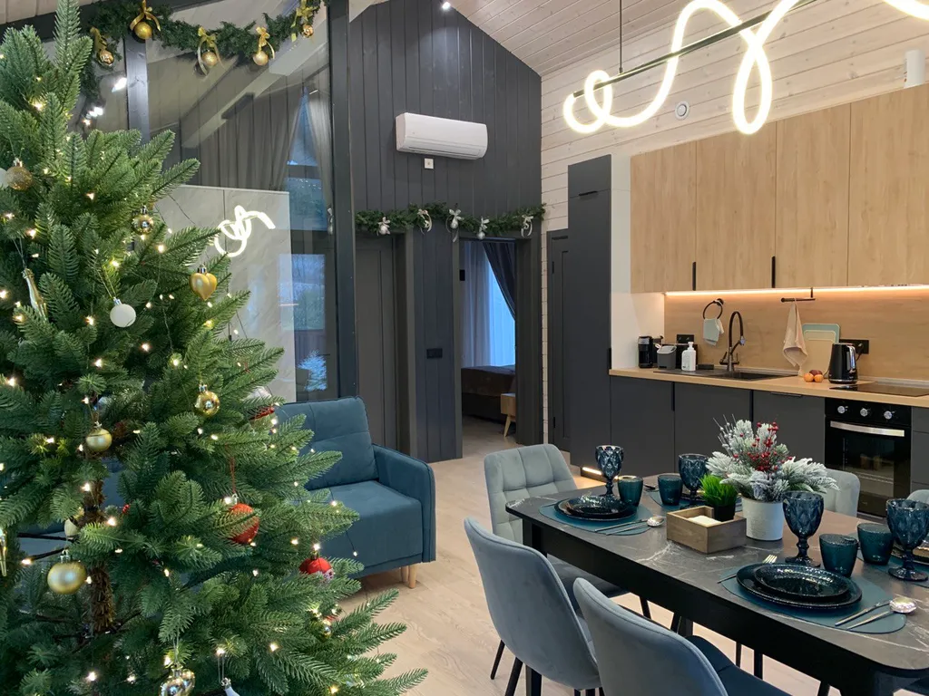 Дом под горой у реки