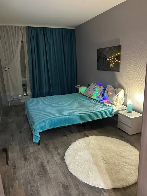 Уютная 1-комнатная квартира с большой кухней — аренда посуточно в Великий Новгород