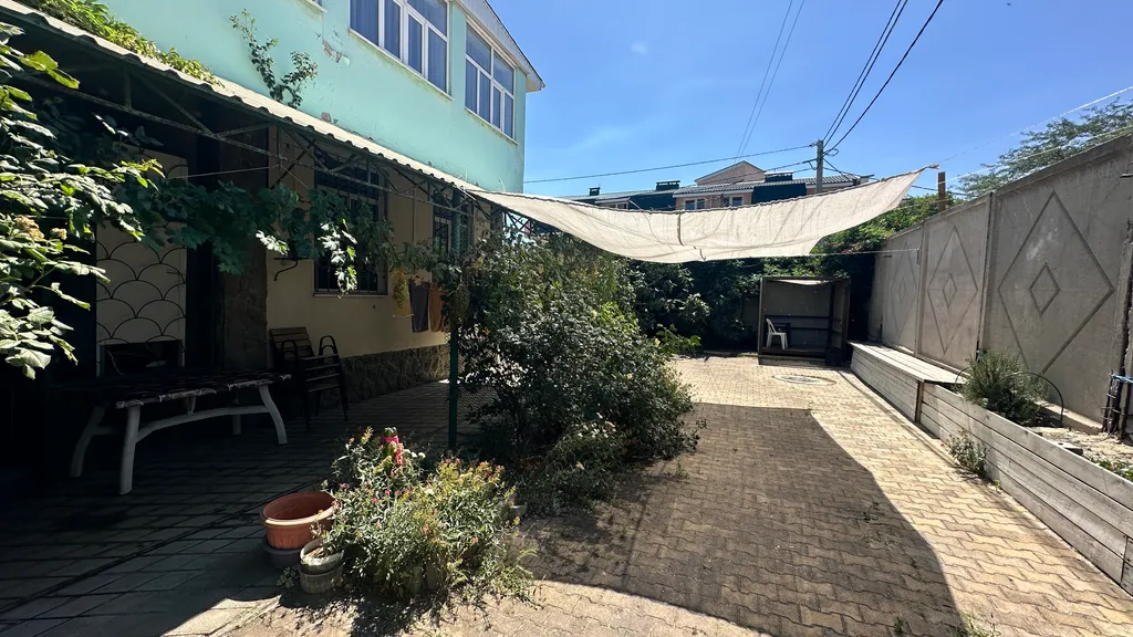 Дом на берегу Черного моря с видом на море