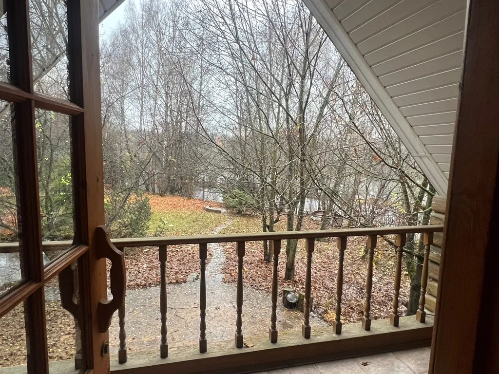 Коттедж у реки