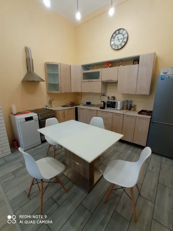 Квартира Просторная трешка с потолками под четыре метра — аренда посуточно в Псков