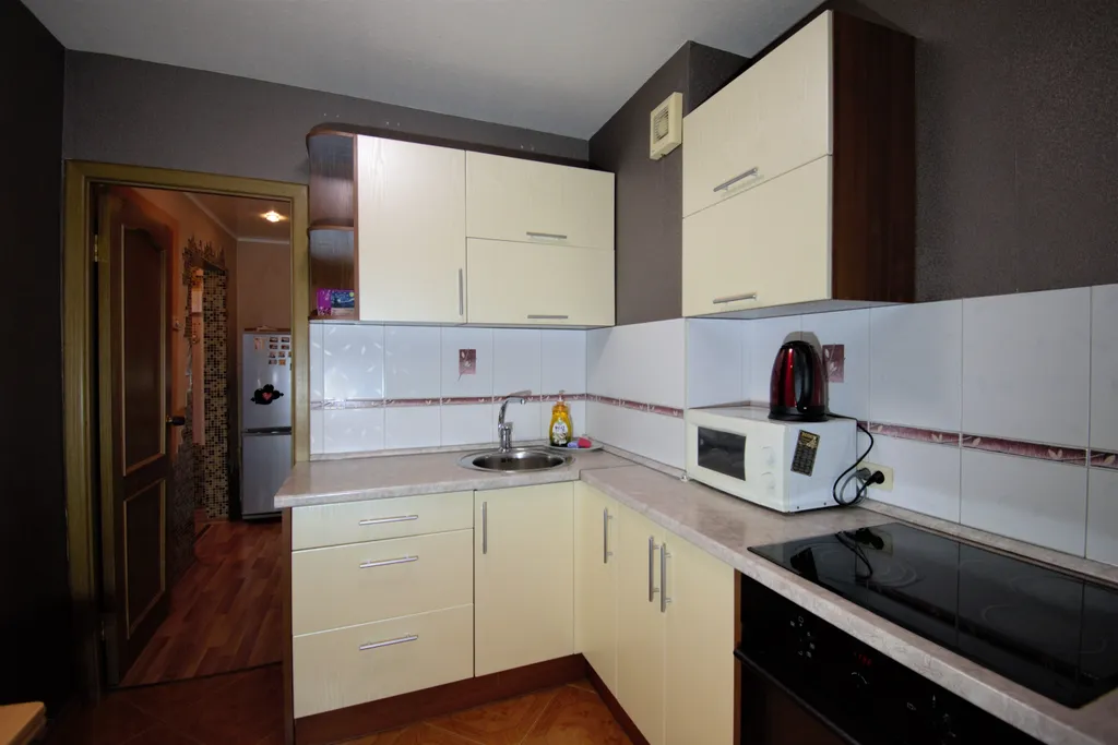 Двухкомнатная квартира с раздельными комнатами балконом и лифтом