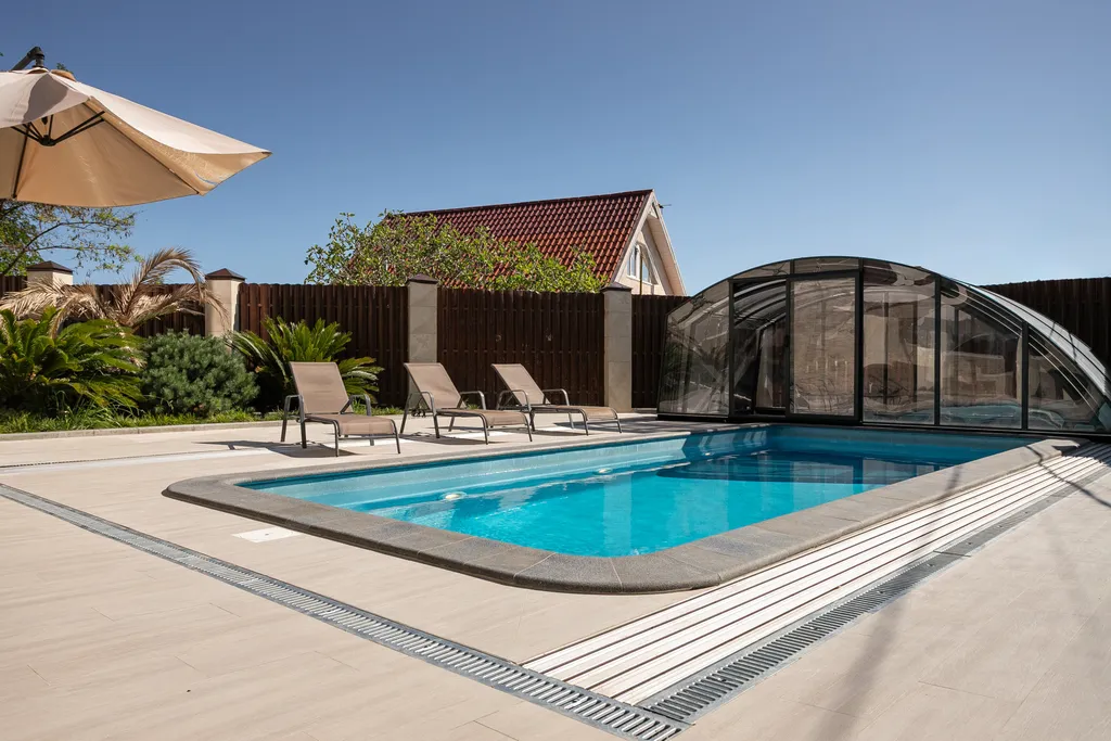 Дом с бассейном с видом на море