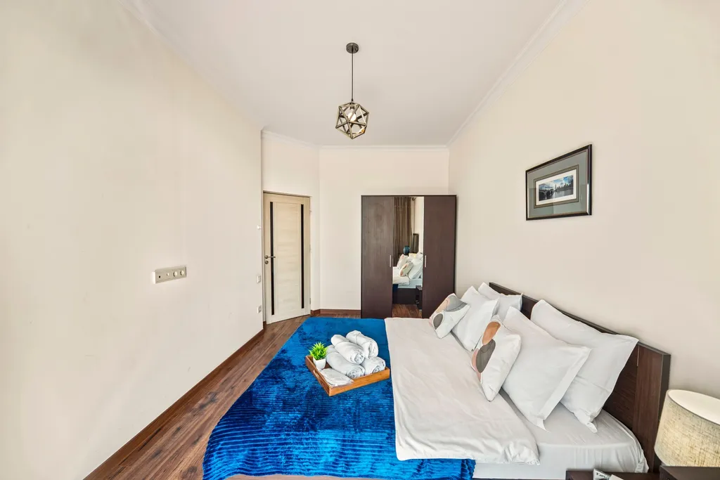 Просторная квартира с красивым видом в центре города / Стей Инн