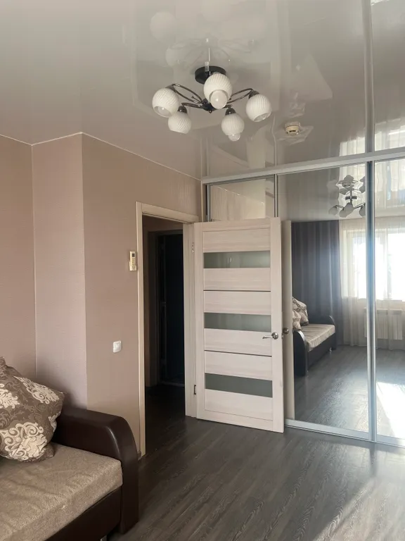 Квартира с диваном и балконом от 3-ех суток