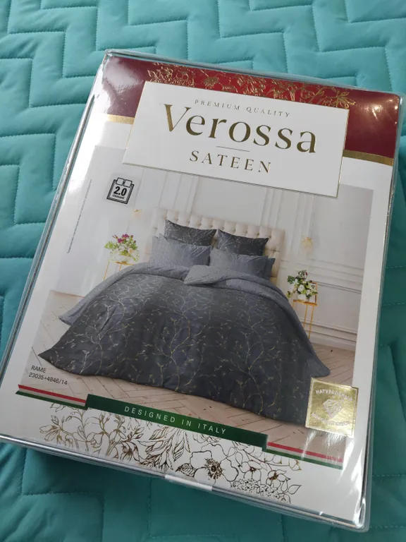 Студия с камином и креслом - коконом для двоих