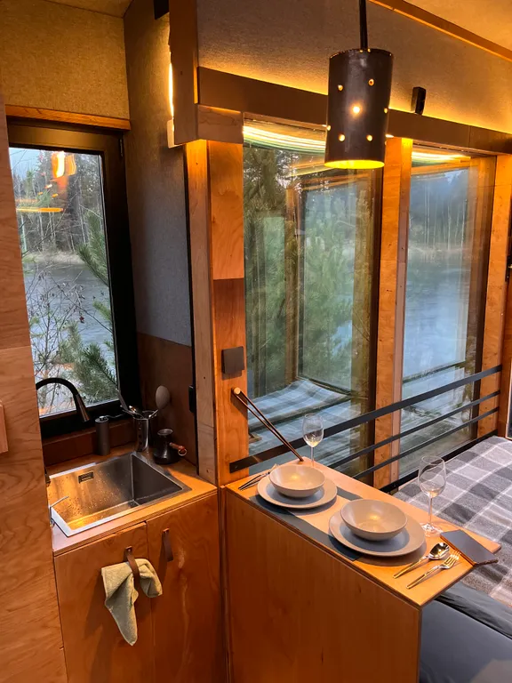 Домик на озере