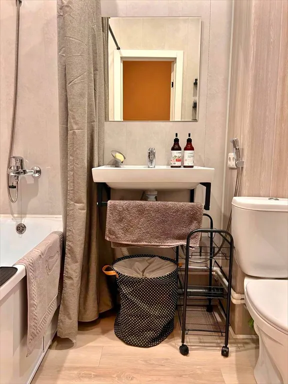 Шикарная квартира с панорамными окнами и террасой рядом с титан ареной