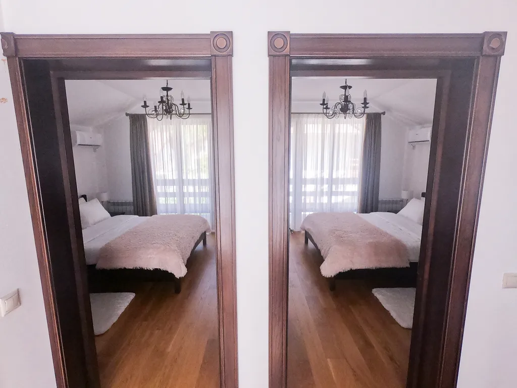 Двухэтажный дом с видом на горы