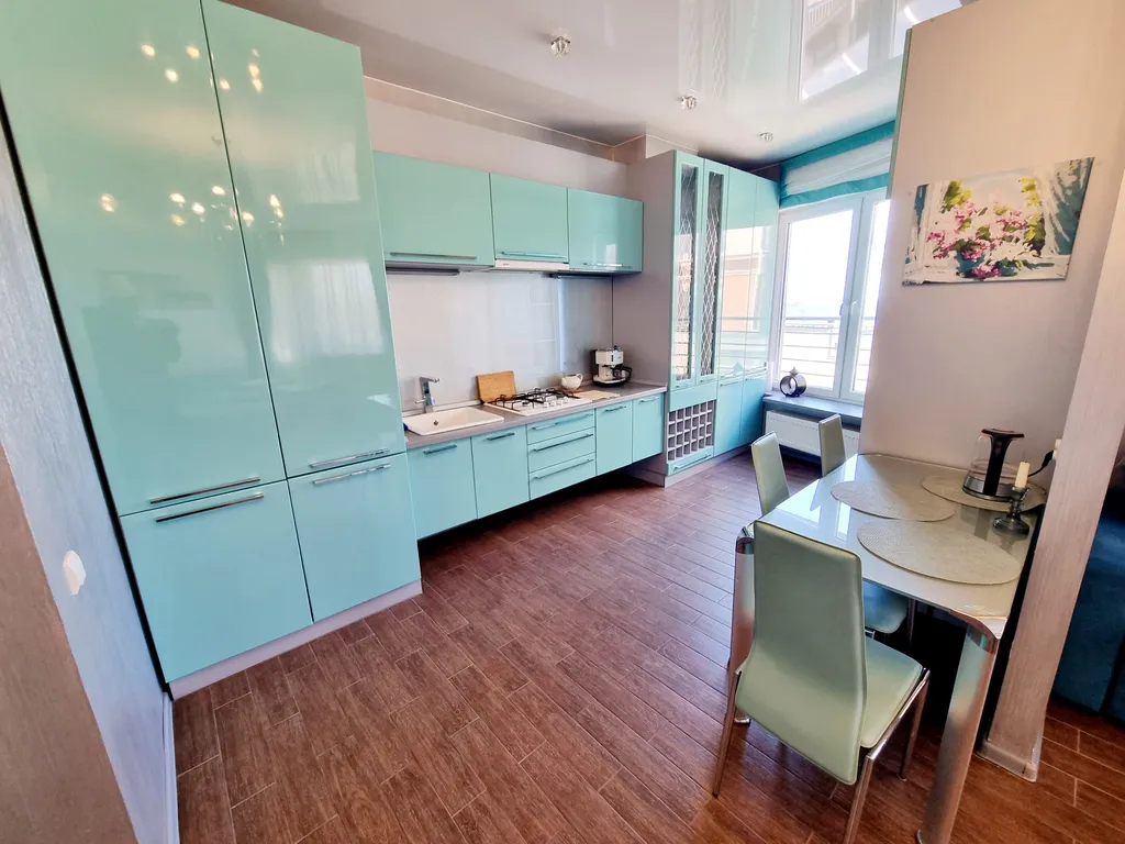 Квартира с большой террасой, видом на море, велосипедами и сапбордами