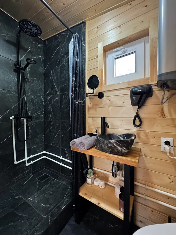 Трёхместный коттедж в тихом месте