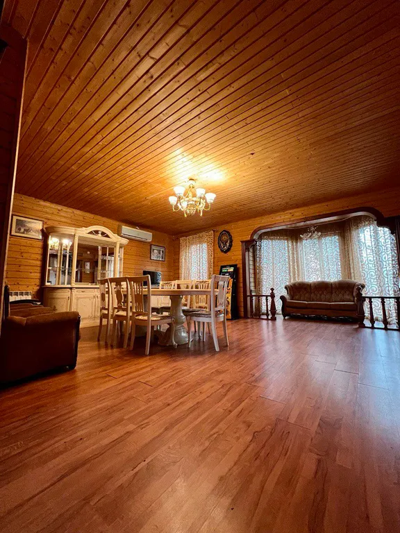 Дом с баней и бассейном