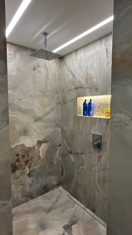 Лофт - мансарда с фронтальным видом на море