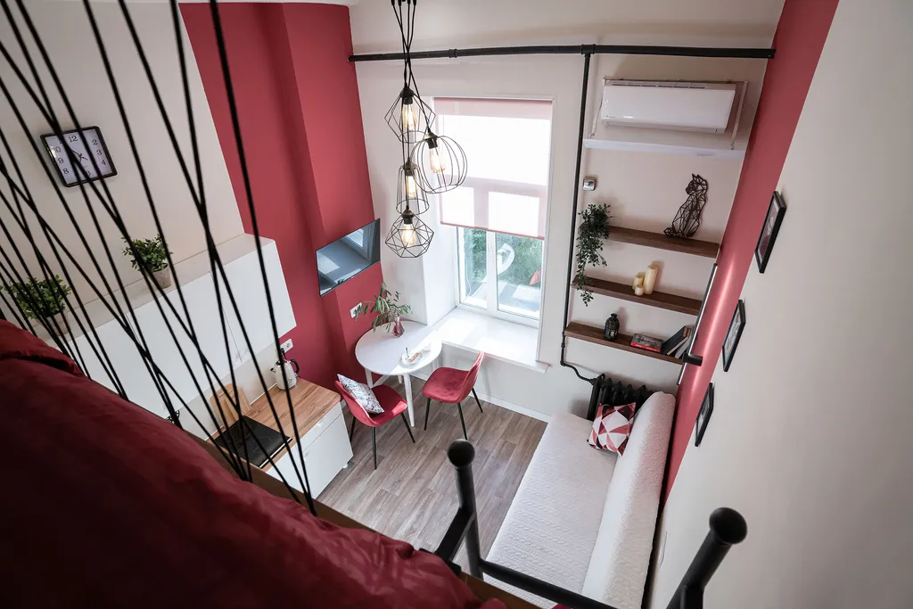 Яркая двухуровневая мини-студия