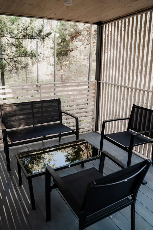 Уютный дом в сосновом лесу