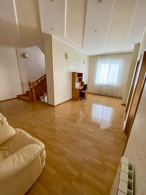 Коттедж Коттедж с сауной и бассейном — Красный