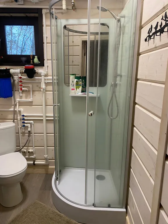 Дом в окружении заповедного леса у подножия горы Варамяки