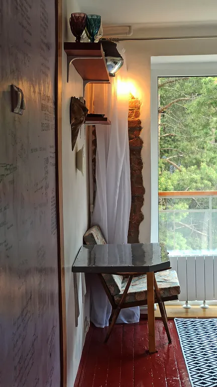 Светлая дизайнерская квартира с видом на горы и лес