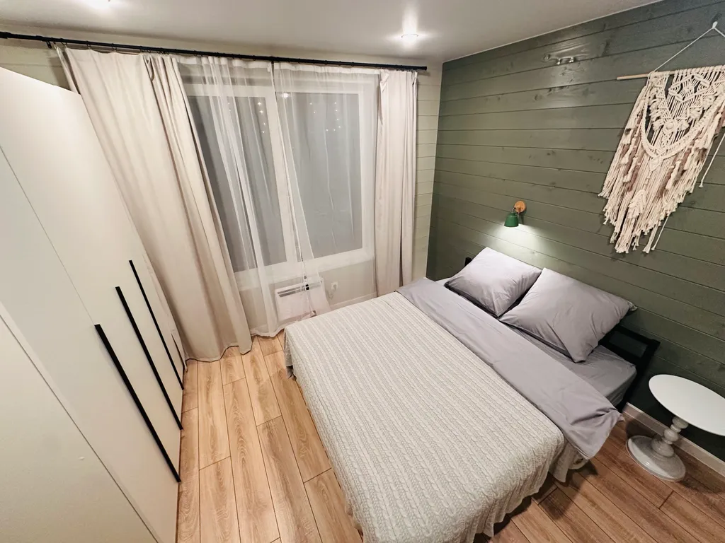 Загородный дом с видом на лес