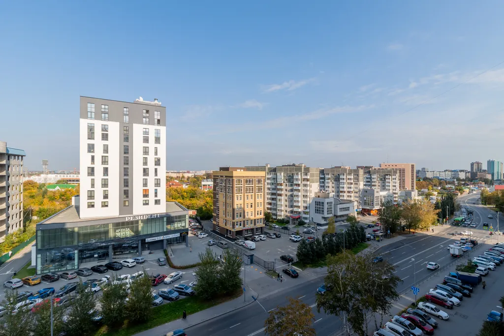 Двухуровневая студия с панорамным видом на город