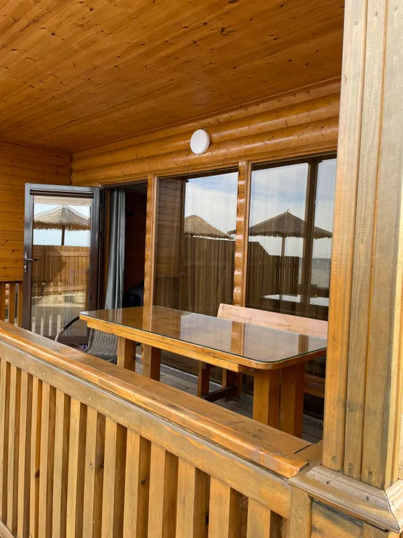 Домик на берегу моря на первой линии