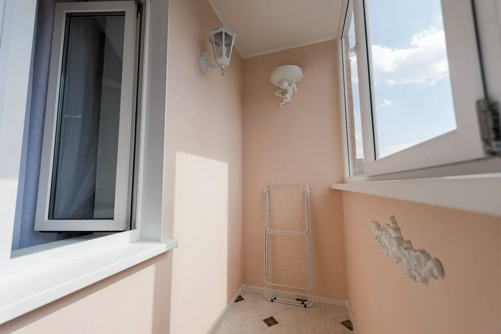 Студия в центре (рядом Суворовское училище и Хилтон)