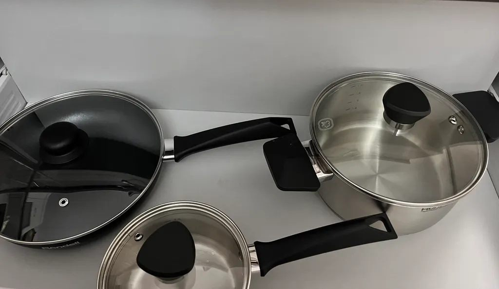 Студия располагается рядом с жд вокзалом.