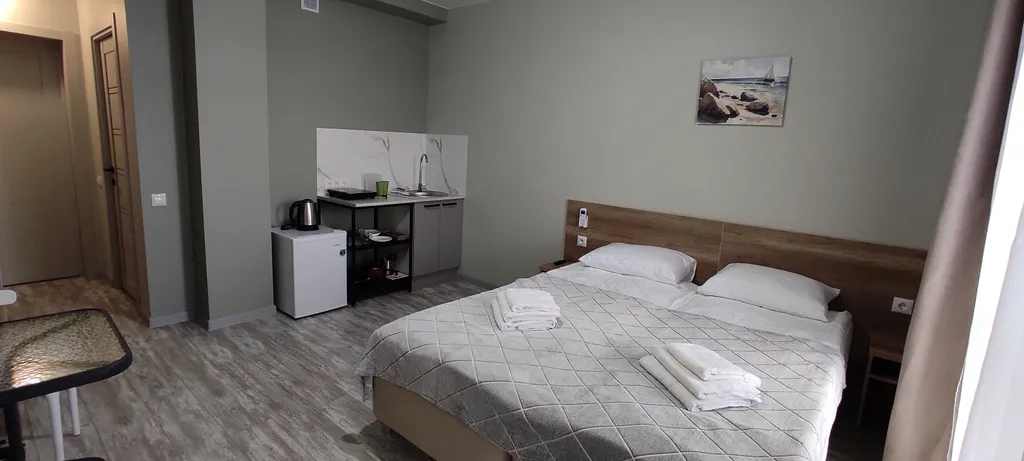 Уютная комната с видом на море