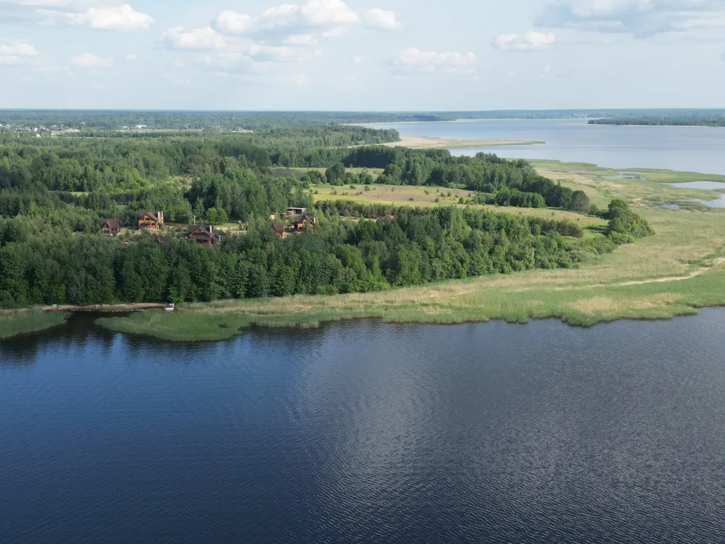 Благоустроенный стильный дом на 1 линии о.Селигер