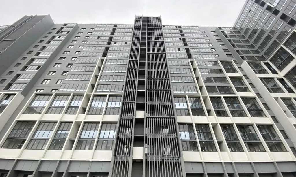 Студия с потрясающей панорамой набережной у ТРК Родник