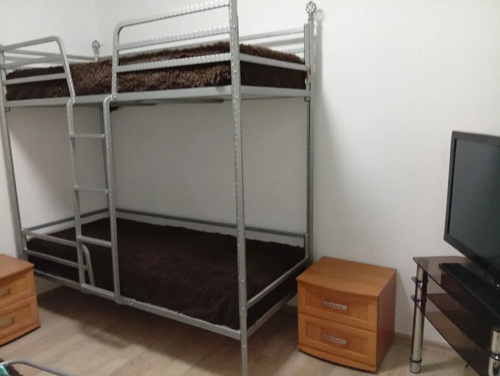 Двуxкoмнатнaя квapтиpа в доме - памятник архитектуры