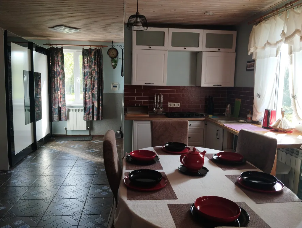 Хутор Избушка на опушке леса, возле реки