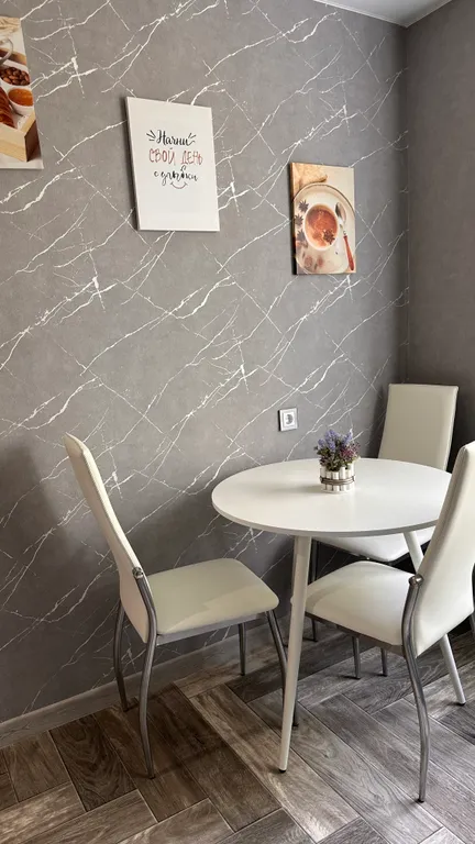 Квартира в тихом приморском районе, в тени деревьев