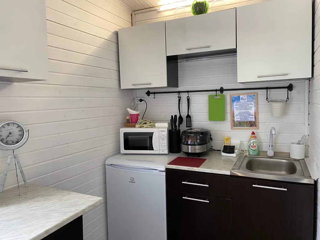 Милый домик у озера с баней