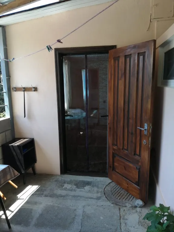 Уютный домик с собственным двором и видом на море, душ и туалет в доме