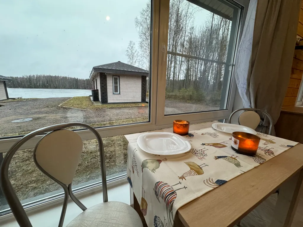 Дом вблизи озера в Карелии