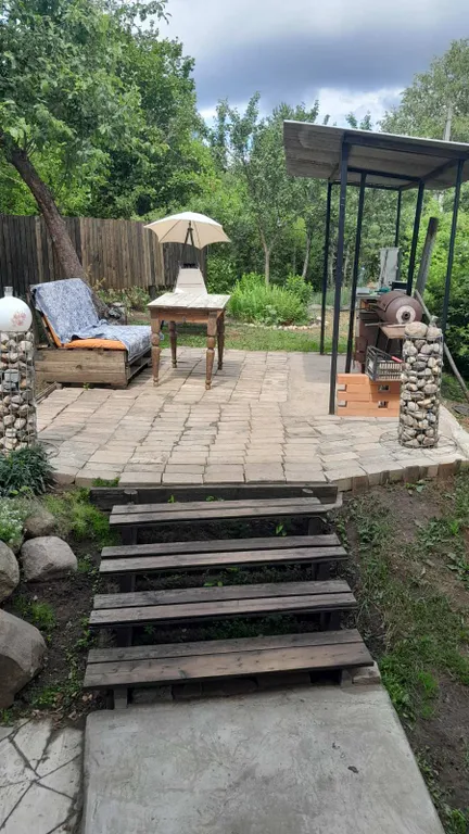 Домик у дуба