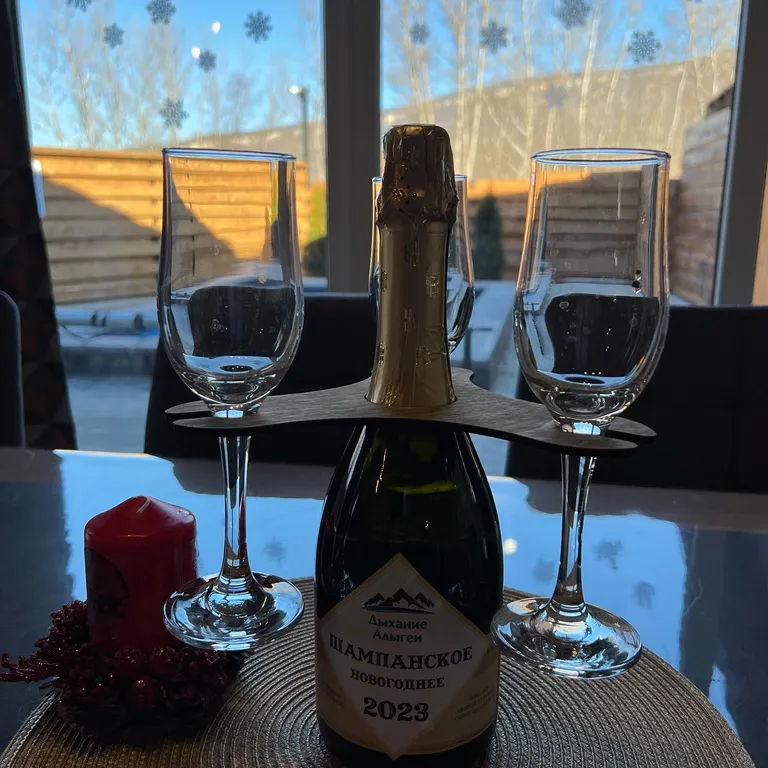 Вилла на берегу реки