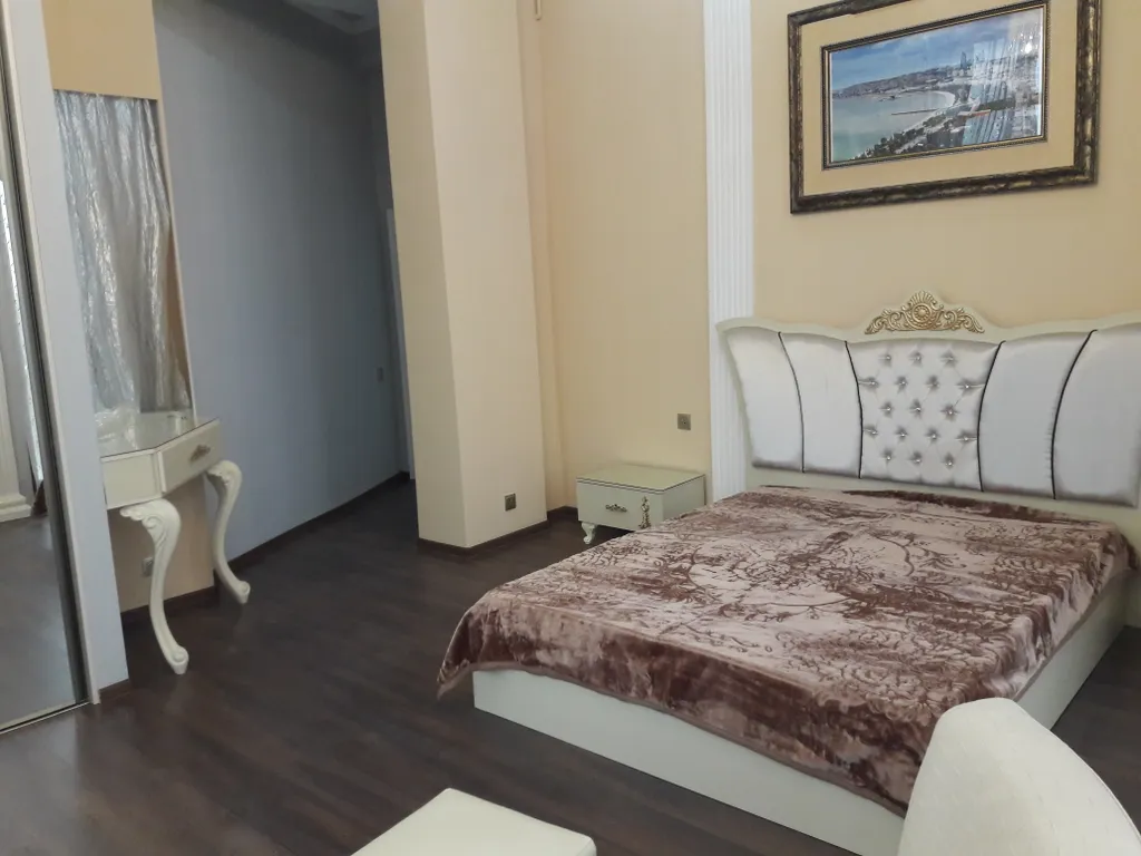 3-комнатная Квартира — аренда посуточно в Баку