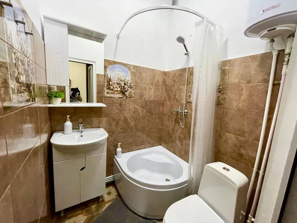 Уютный трехместный номер с двуспальной кроватью