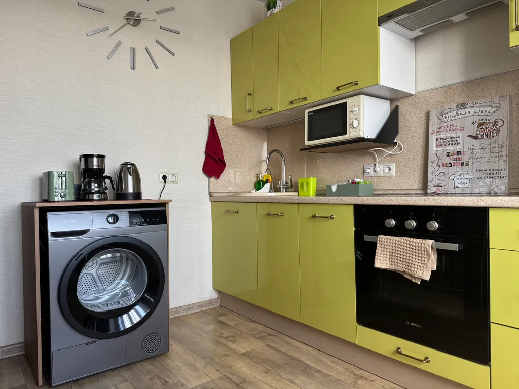 Семейная ретро квартира с видом на лес