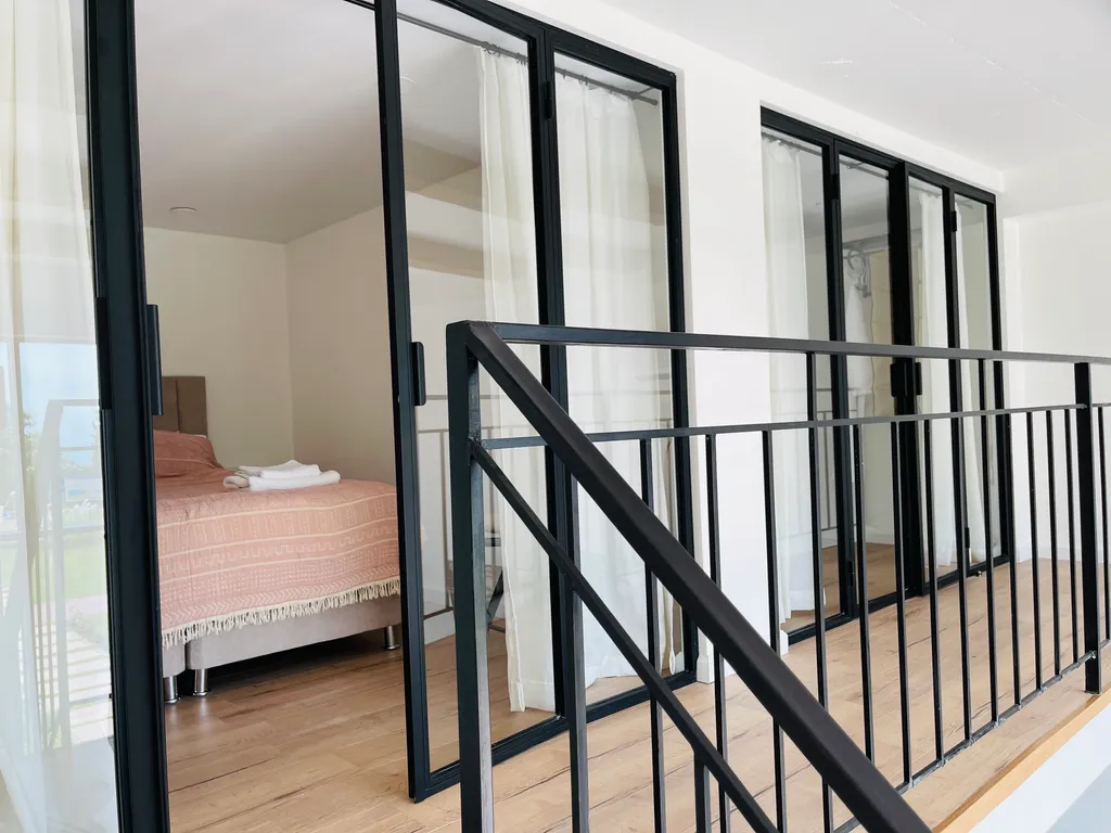 Двухуровневая лофт квартира с выходом в сад