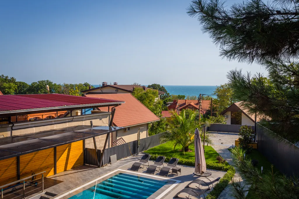 Дом у моря с бассейном