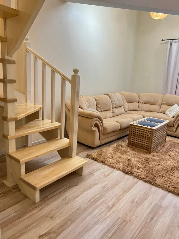 Светлая квартира с мансардой в центре города