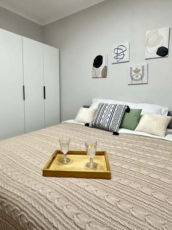 Новый дизайнерский апартамент с бесплатной парковкой для гостей