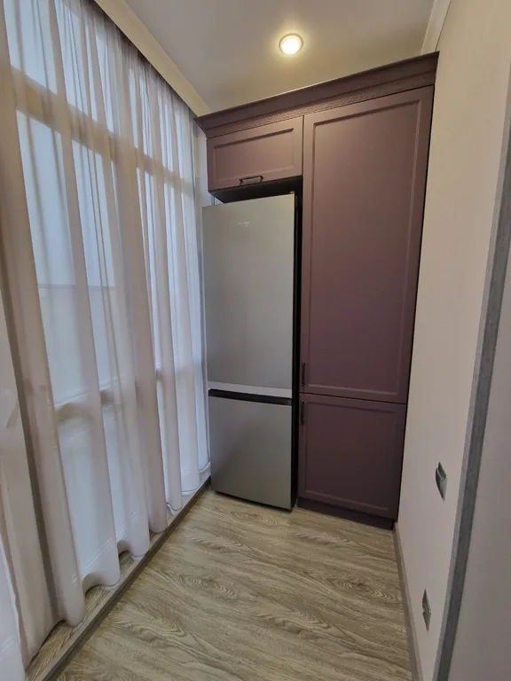 Квартира с панорамными окнами и очками виртуальной реальности