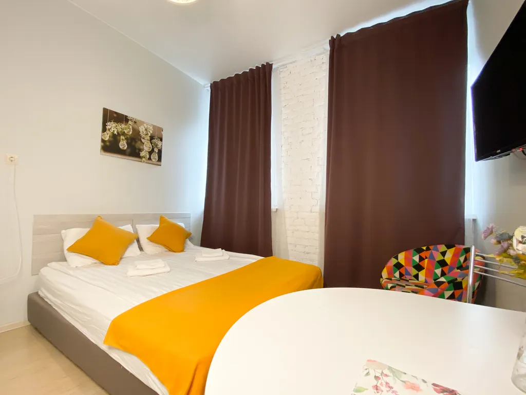 Уютные апартаменты-студио Солнечный Питер на Гончарной улице